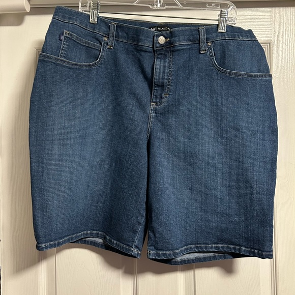 Lee Women’s Plus Size Relaxed Fit Bermuda Shorts - Picture 4 of 5